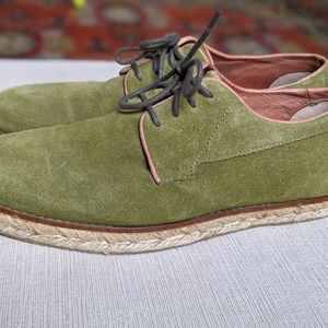 Pointer Green Suede Shoes